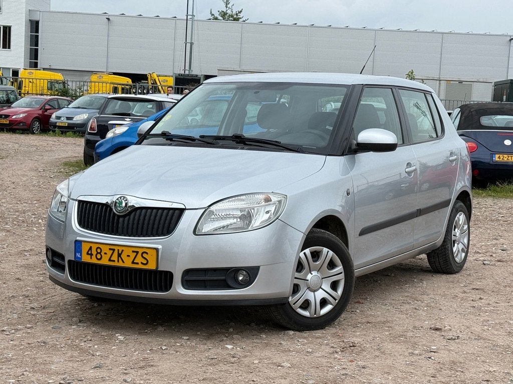 Skoda Fabia 1.4-16V Ambiente/ GLOED NIEUWE APK, Voorwielaandrijving, 4 cilinders, Origineel Nederlands, Bedrijf
