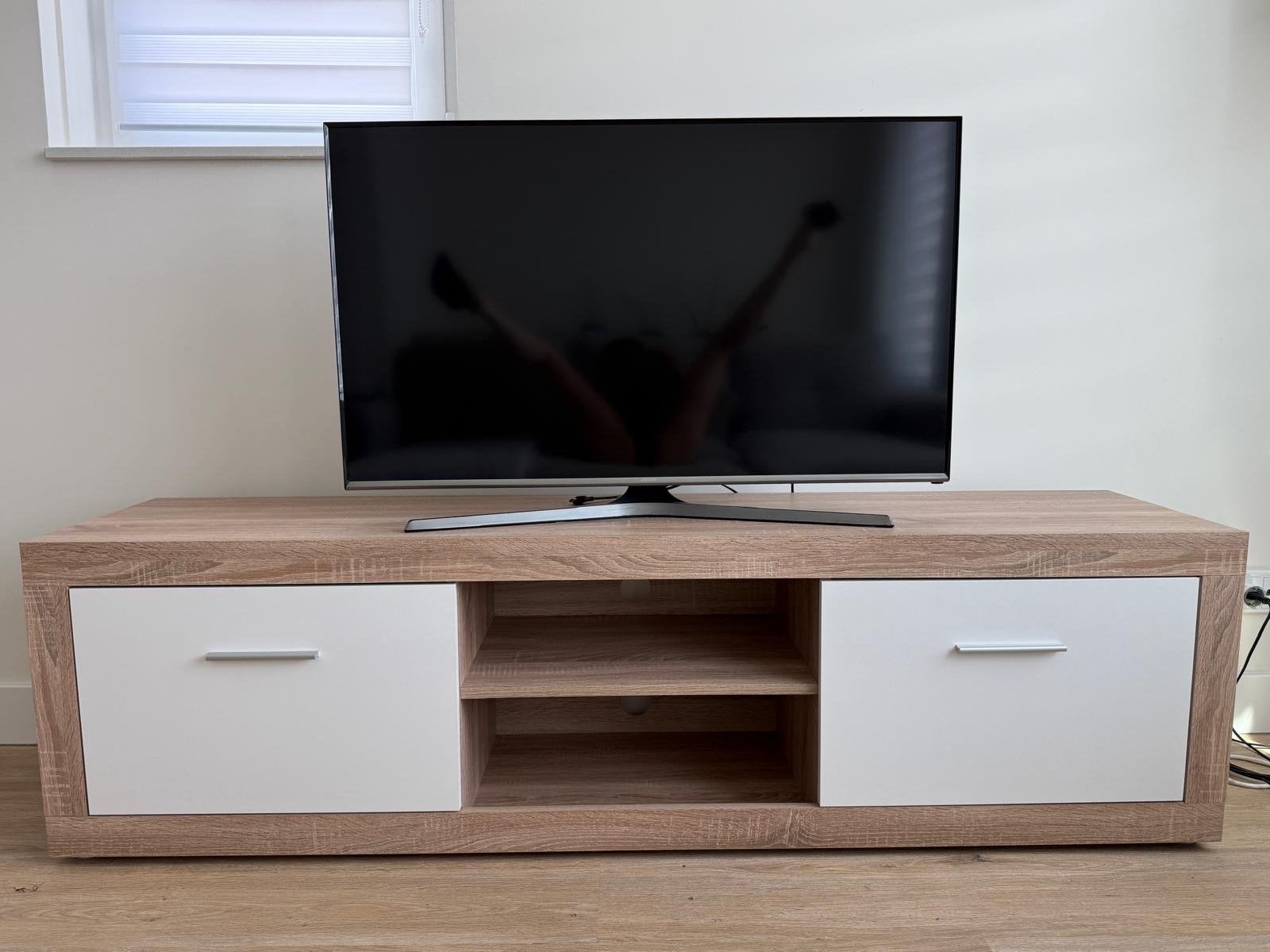Nieuwe JYSK FAVRBO TV-meubel - hout en wit, Huis en Inrichting, Kasten | Televisiemeubels, Ophalen, 150 tot 200 cm, Nieuw, Minder dan 100 cm