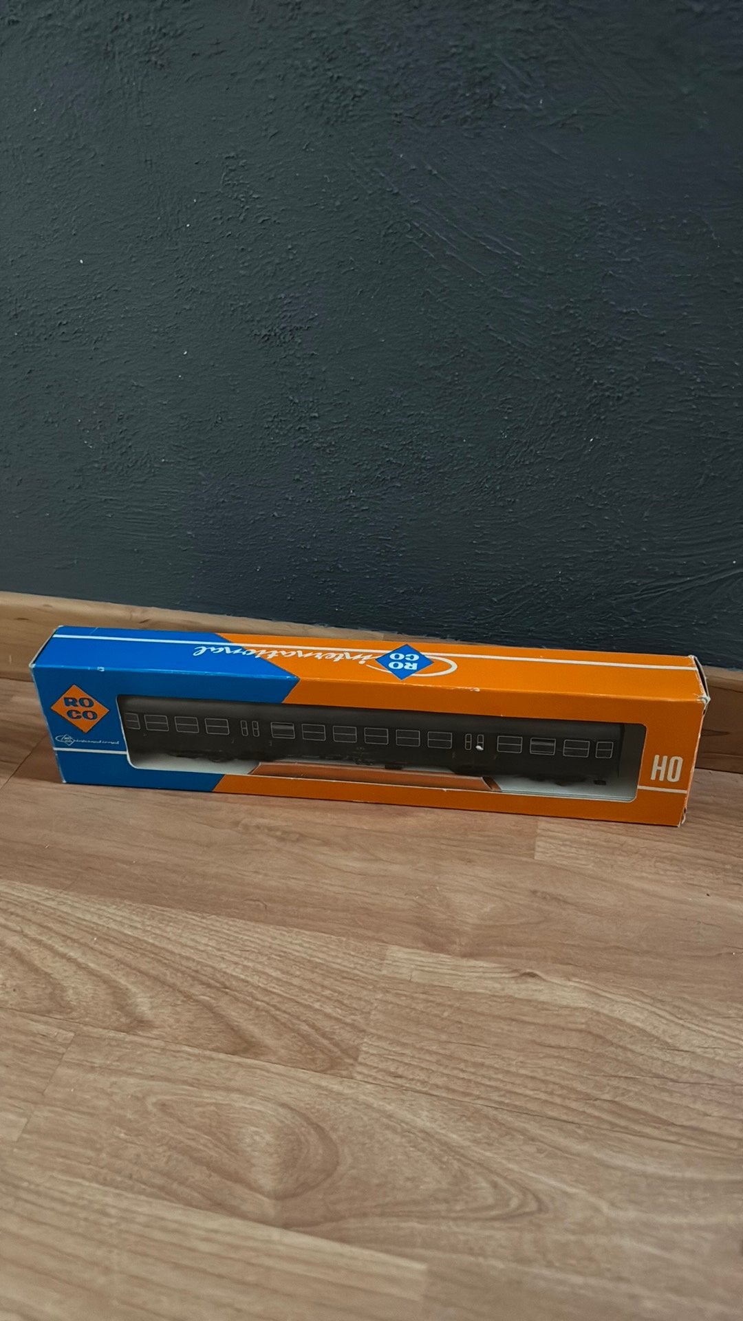 Ho wagon roco met doos, Gelijkstroom, Wagon, Ophalen of Verzenden, Zo goed als nieuw