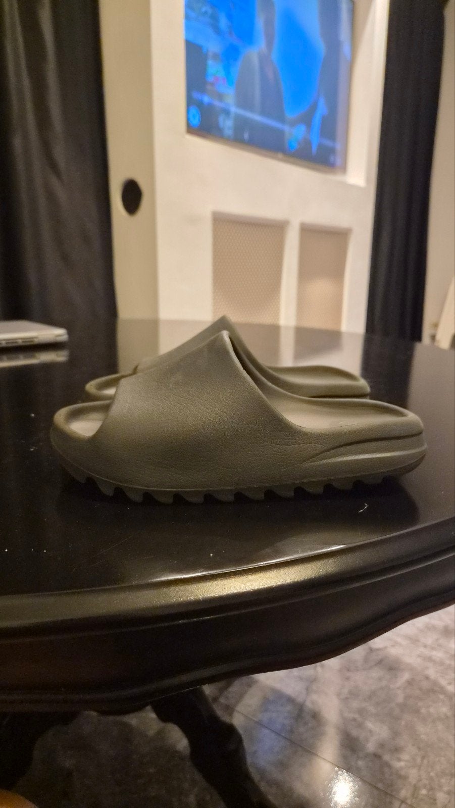 Adidas Yeezy Slides - Maat 7US - Zo goed als nieuw, Slippers, Overige kleuren, Ophalen of Verzenden, Zo goed als nieuw