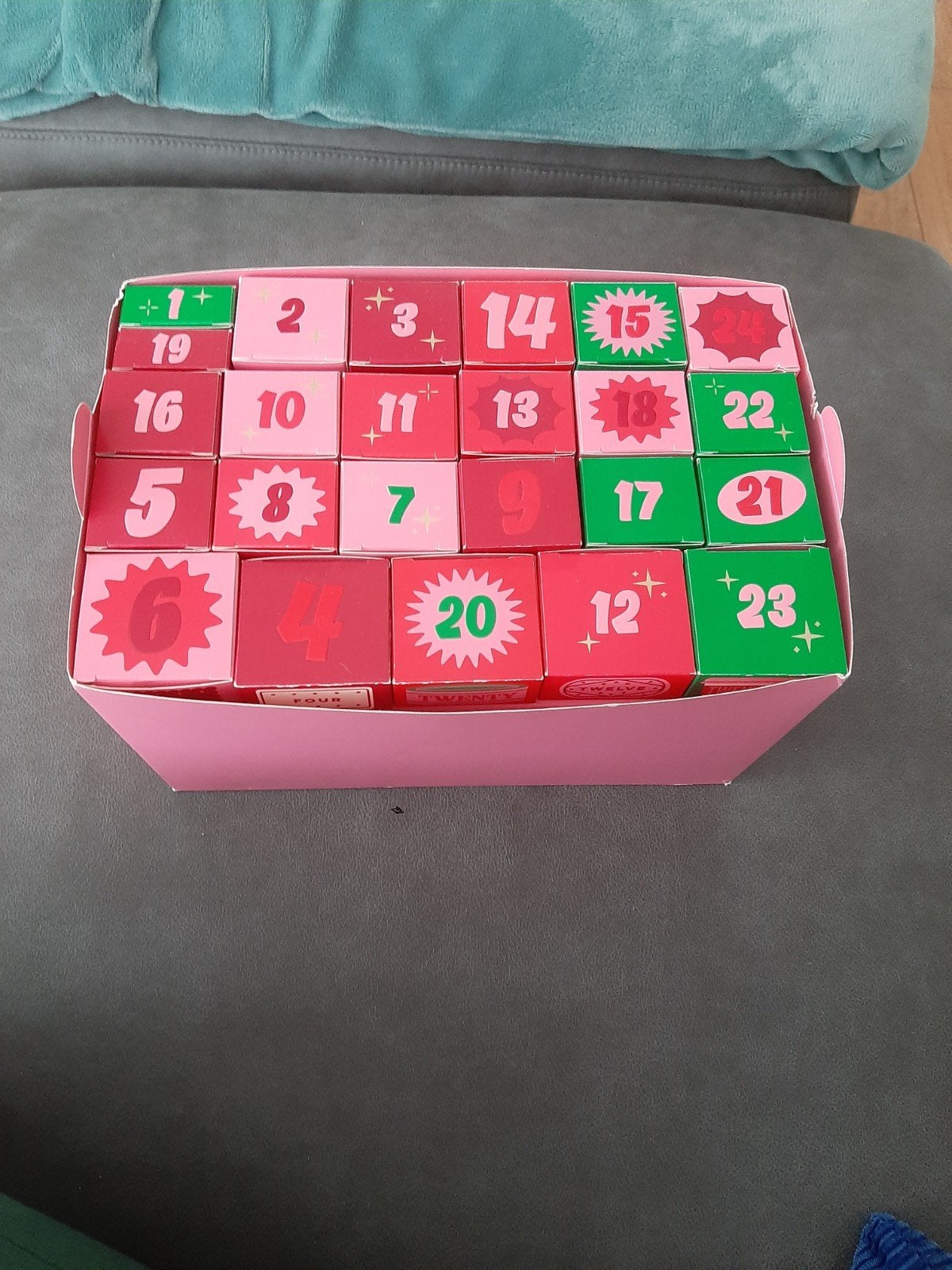 Lege adventkalender Benefit, Ophalen, Gebruikt, Roze, Gehele gezicht