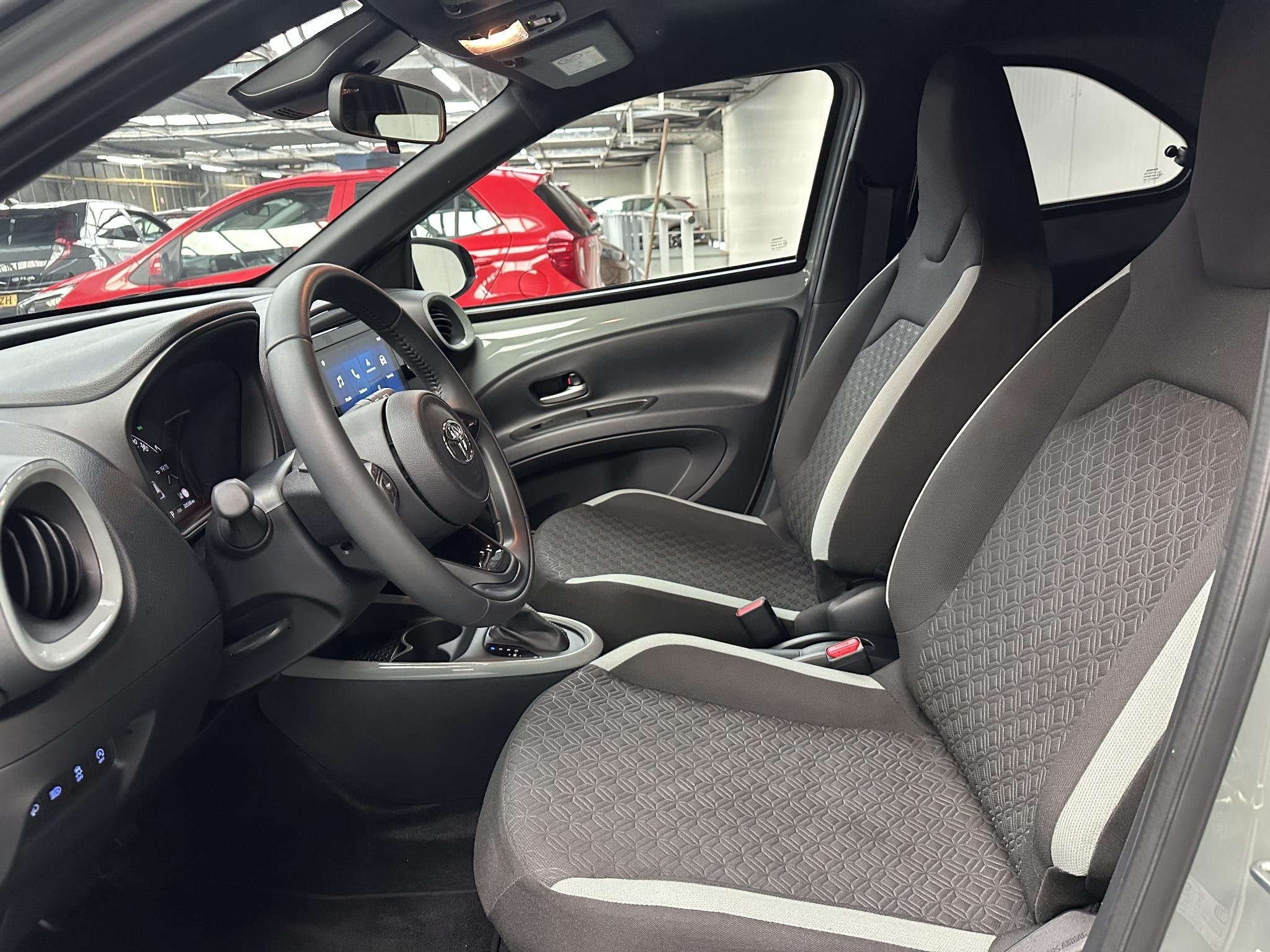 Toyota Aygo X 1.0 VVT-i S-CVT Pulse, Auto's, Stof, Gebruikt, 4 stoelen, Origineel Nederlands