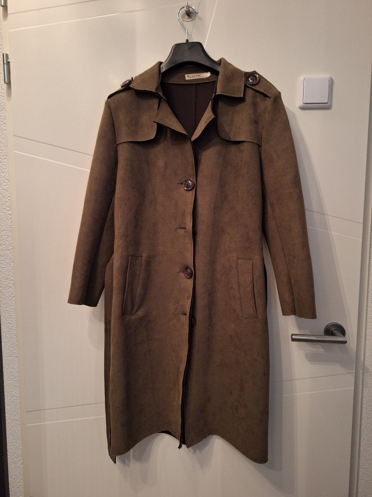 Stijlvolle suède-look trenchcoat in maat 36, Maat 38/40 (M), Bruin, Ophalen of Verzenden, Onbekend