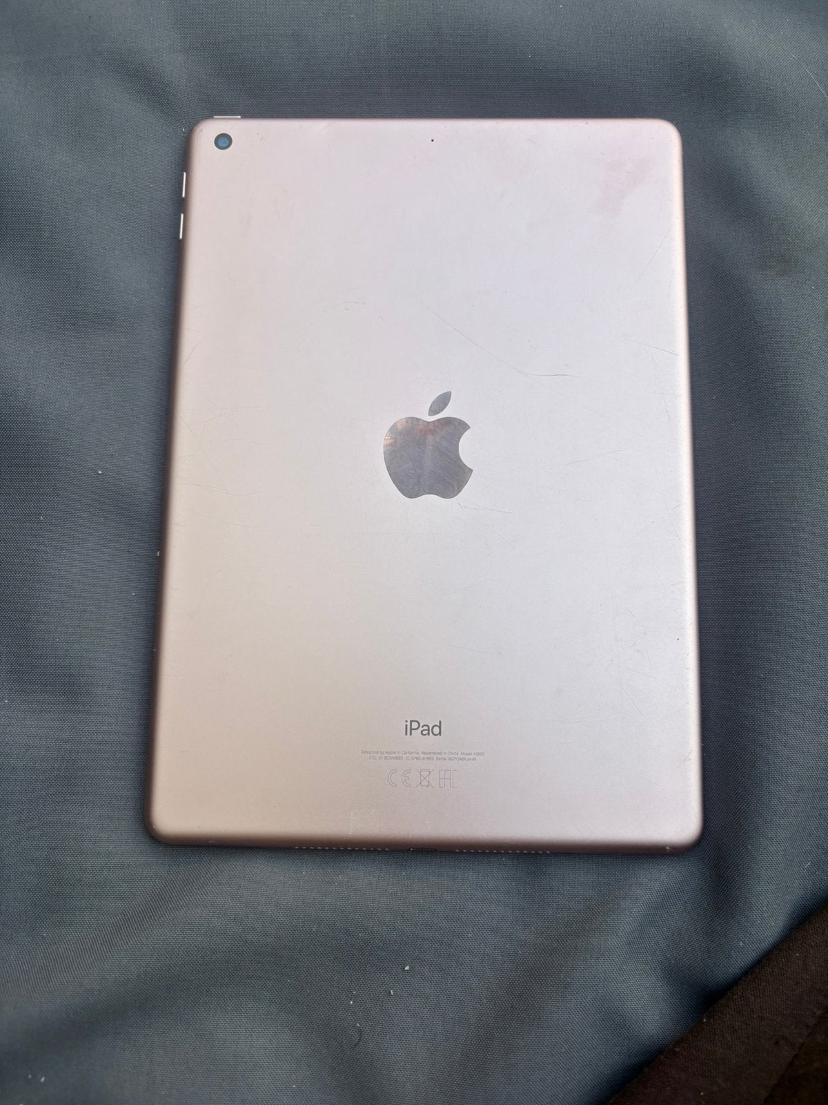 Apple ipad model: A1893, Computers en Software, Apple iPads, 10 inch, Apple iPad, Ophalen of Verzenden, Zo goed als nieuw