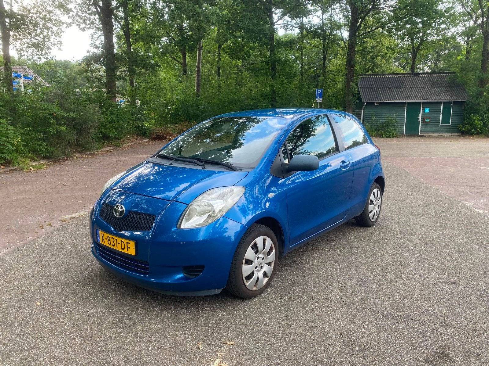 Toyota Yaris 1.0 12V Vvt-i 3DR Terra 2006 Blauw, Auto's, Voorwielaandrijving, 970 kg, 535 kg, 40 €/maand