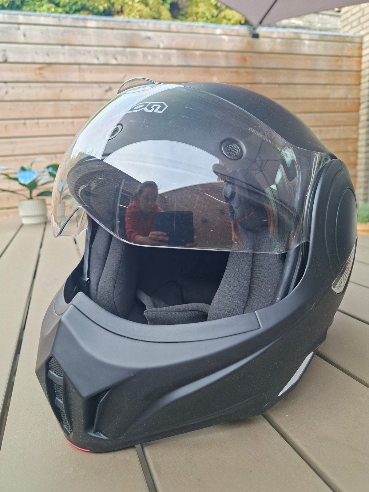 Zwarte motorhelm in zeer goede staat - amper gedragen, Motoren, Ophalen
