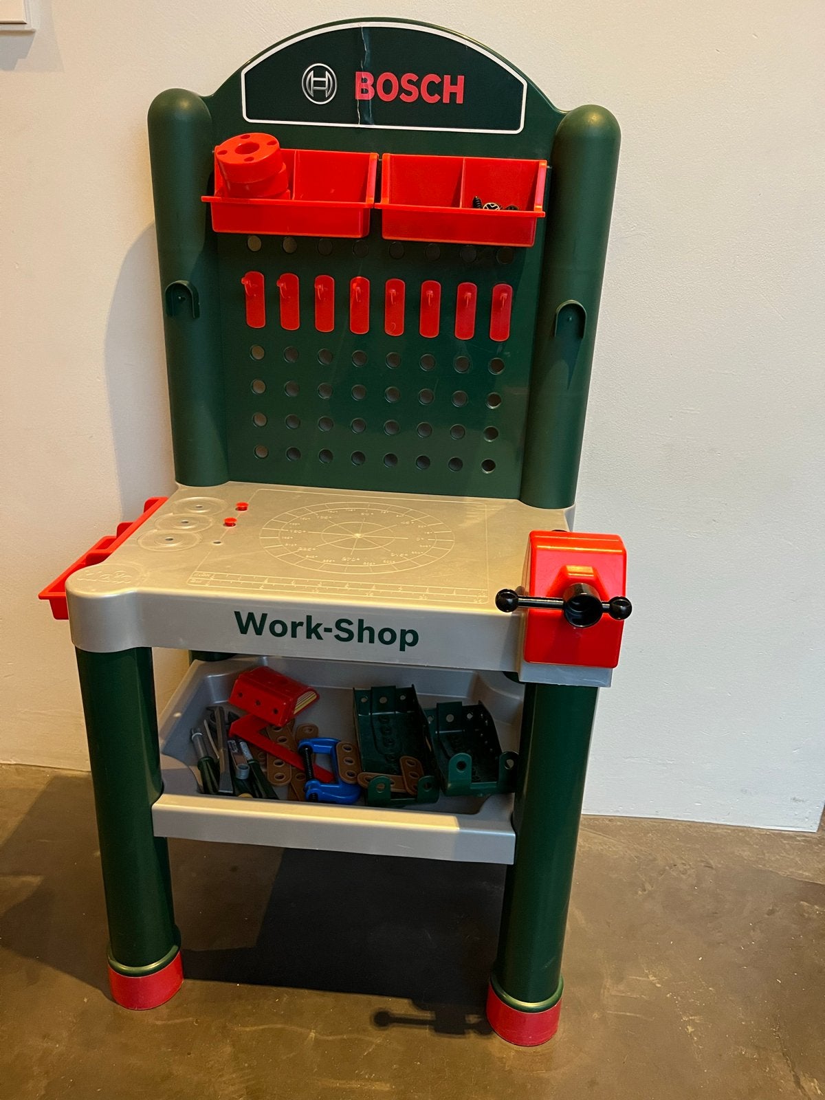Bosch Klus Werkbank met Accessoires, Kinderen en Baby's, Ophalen, Gebruikt, Bouwen