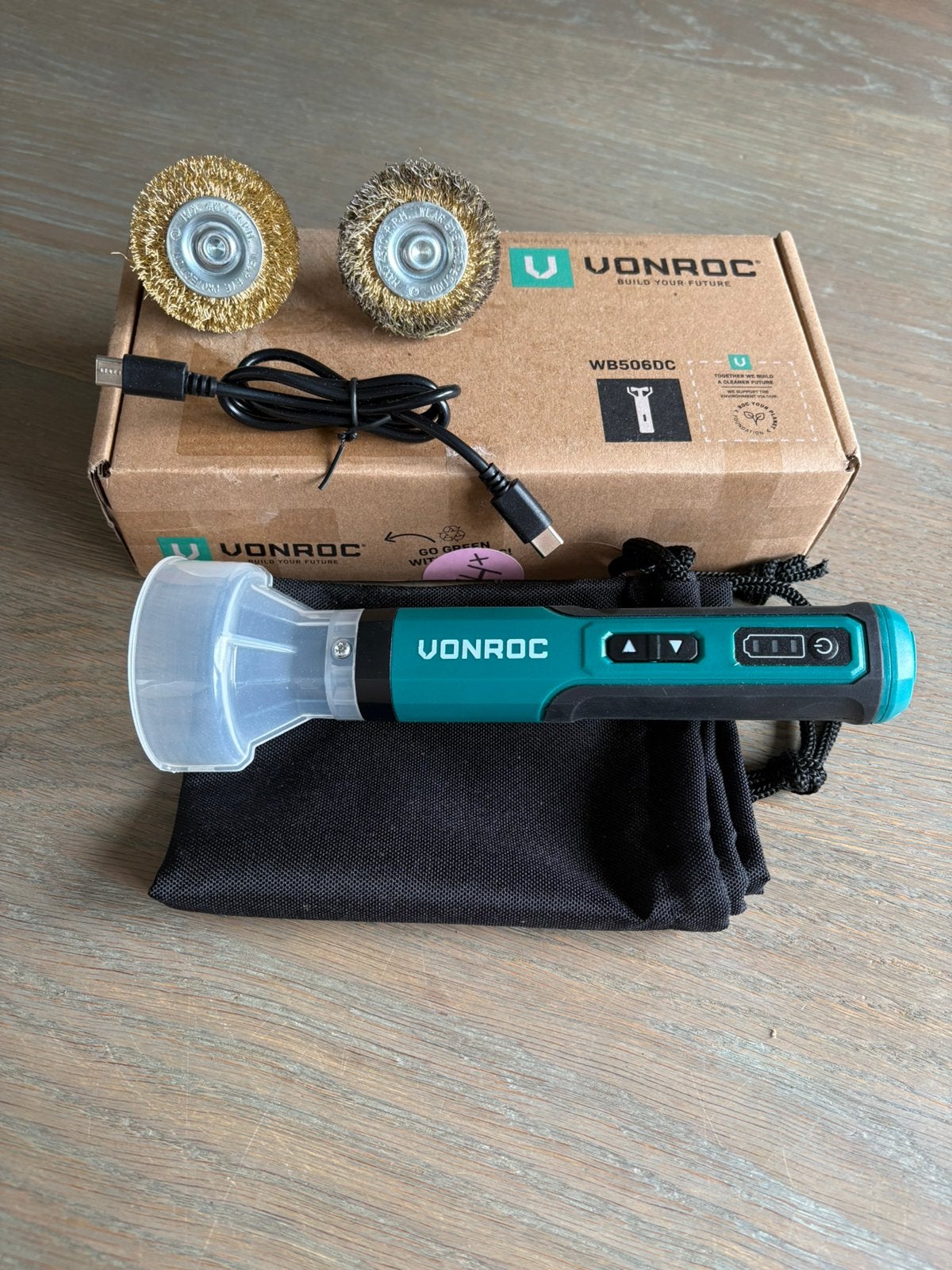 Vonroc ELEKTRISCHE ONKRUIDBORSTEL 4V | INCL. USB-C KABEL, Vonroc, Gebruikt, !, Ophalen of Verzenden