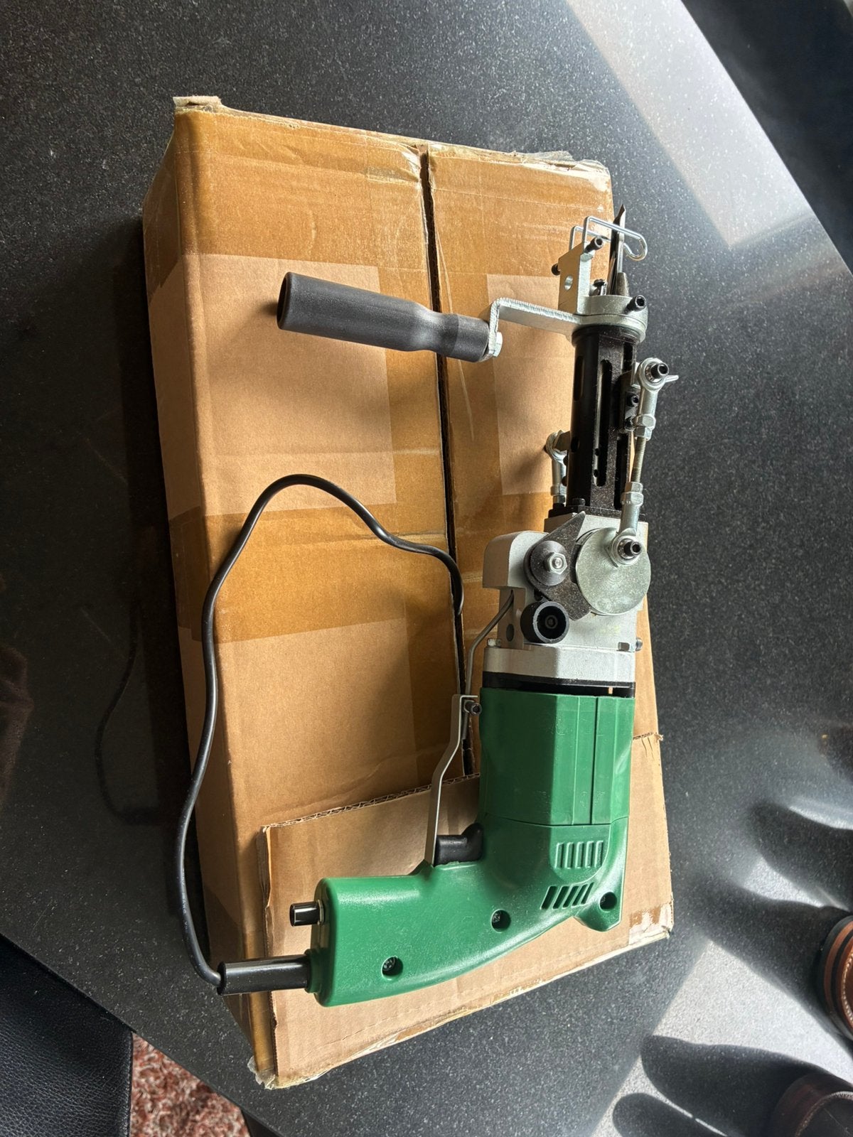 Tufting machine met kleden + frame + garen, Ophalen, Zo goed als nieuw, Lockmachine, Overige merken