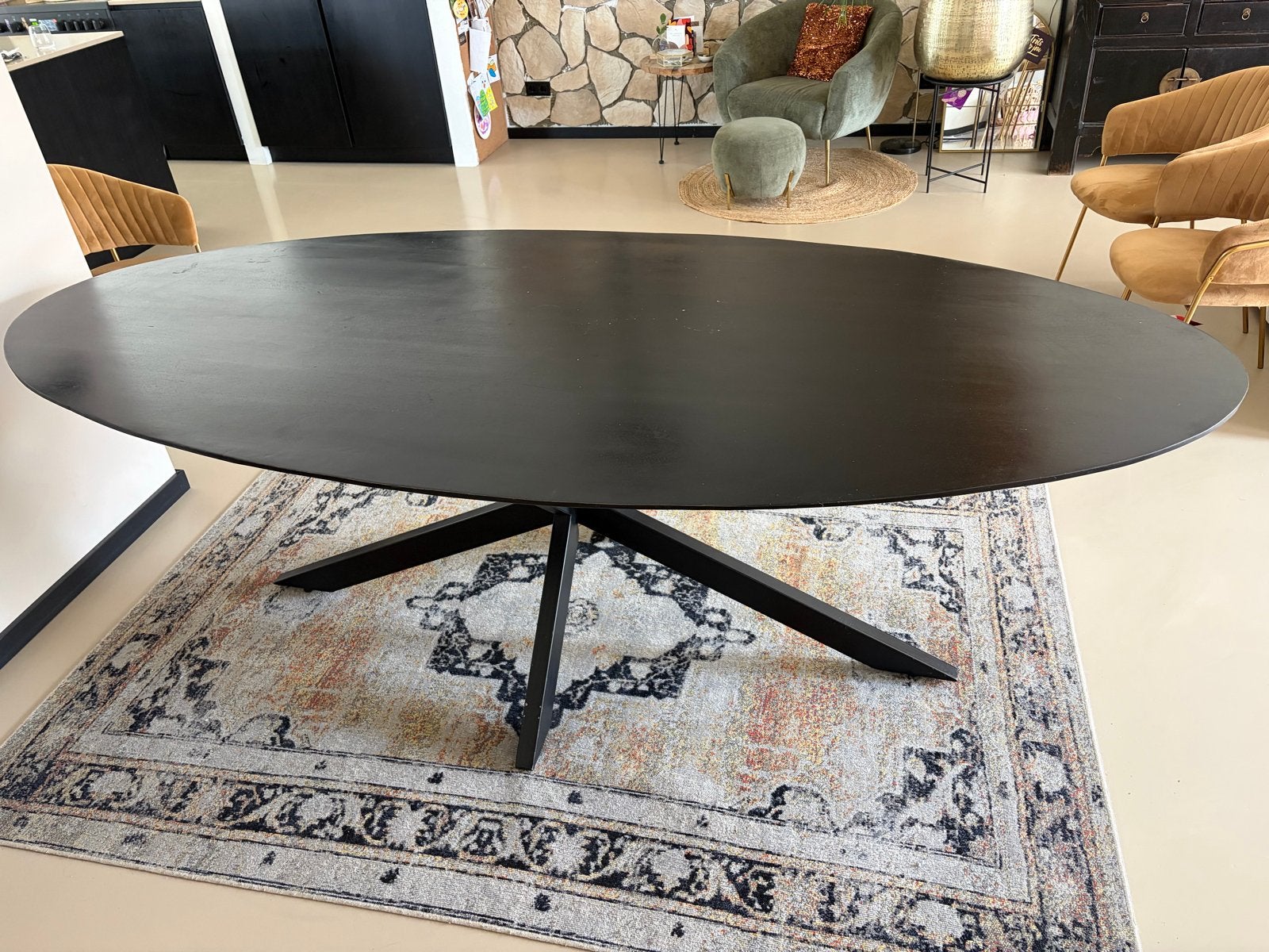 Zwarte ovale eettafel 240cm - Young Living Meubelzaak, Ophalen, Gebruikt, 100 tot 150 cm, 200 cm of meer