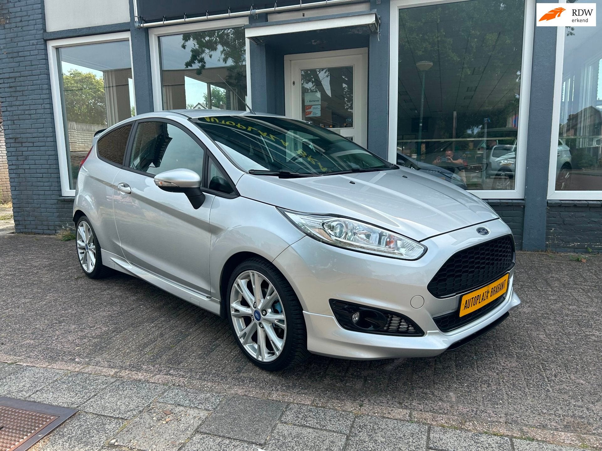 Ford Fiesta 1.0 ST-LINE 125 PK! / CLIMA/ LEER/ NAVI/ PDC/ ST, Voorwielaandrijving, Gebruikt, 23 km/l, Bedrijf