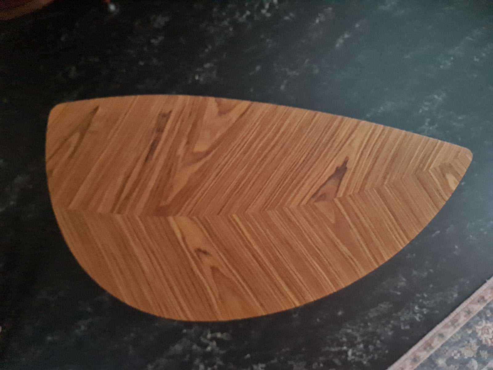 Vintage bijzettafel met uniek houtpatroon, 45 tot 60 cm, Gebruikt, Vintage, Mid-century, Ophalen of Verzenden