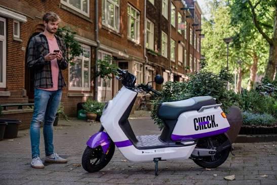 GRATIS 30 MIN RIJ tegoed CHECK eerste gebruikers met URK-2AT, Fietsen en Brommers, Ophalen, Zo goed als nieuw, Benzine, Overige merken
