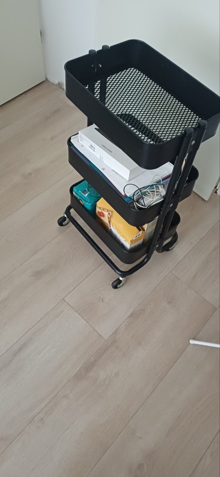Zwart metalen trolley met 3 etages op wielen van de Ikea, Huis en Inrichting, Ophalen of Verzenden, Gebruikt
