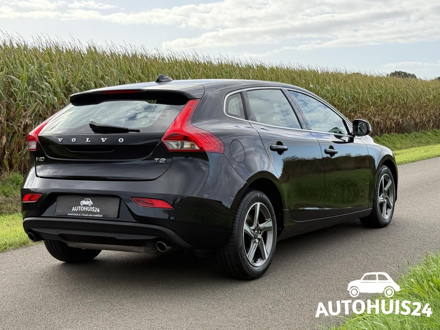 Volvo V40 1.6 T2 R-Design NL-AUTO|XENON|NAVI|DEALER ONDERH., Auto's, Voorwielaandrijving, Stof, Gebruikt, Zwart