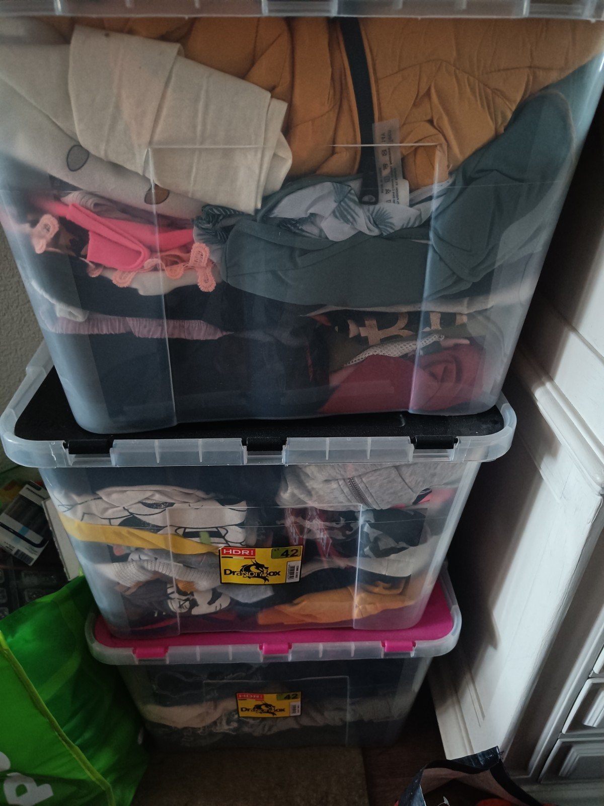 7 kratten/was manden vol met meiden kleding, Ophalen, Zo goed als nieuw