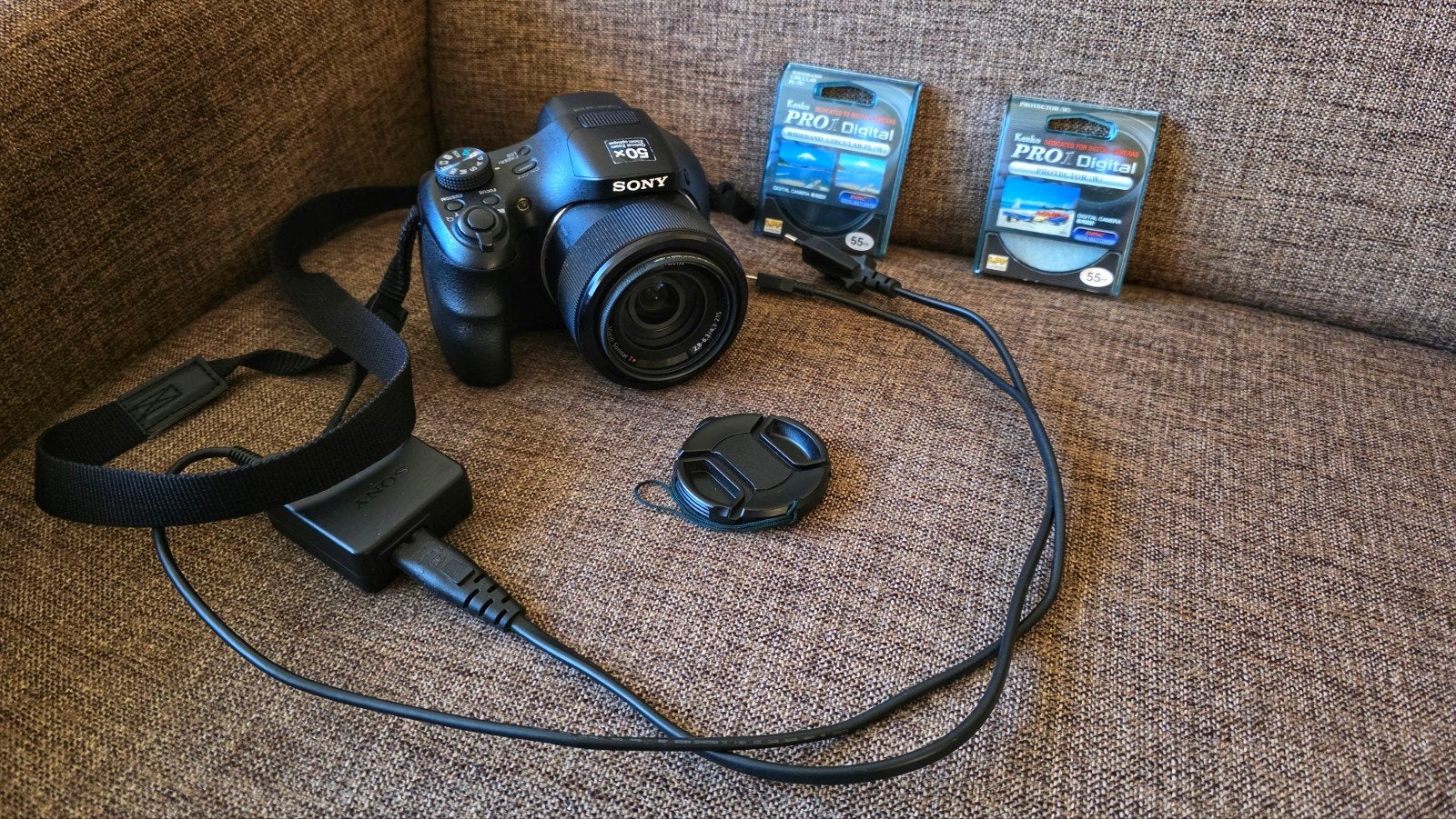Foto 6 van Sony Cyber-shot DSC-HX300 Bridgecamera met accessoires