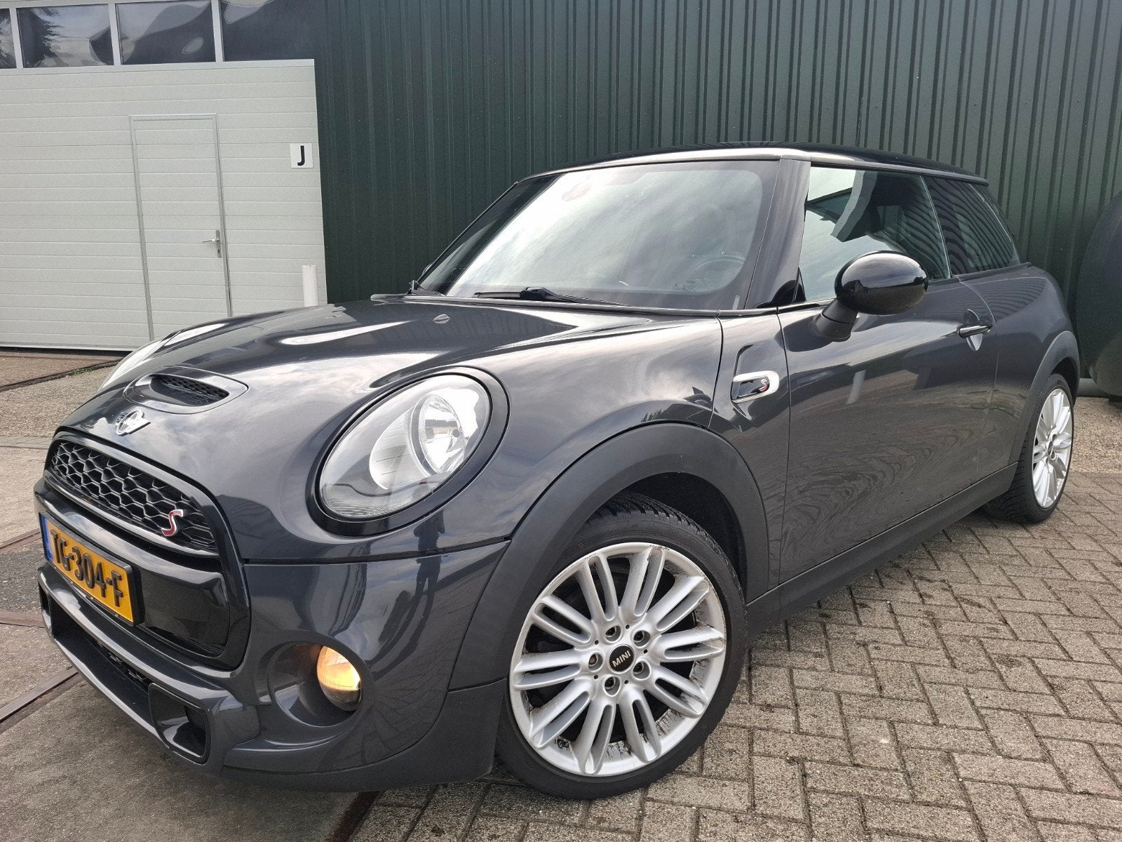 Mini 2.0 Cooper S 2015 Grijs Handgeschakeld Panoramadak, Auto's, Voorwielaandrijving, 1998 cc, 4 stoelen, Leder en Stof