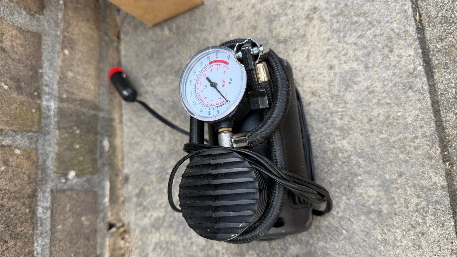 12V Luchtcompressor / Bandenpomp met Drukmeter, Ophalen, Gebruikt