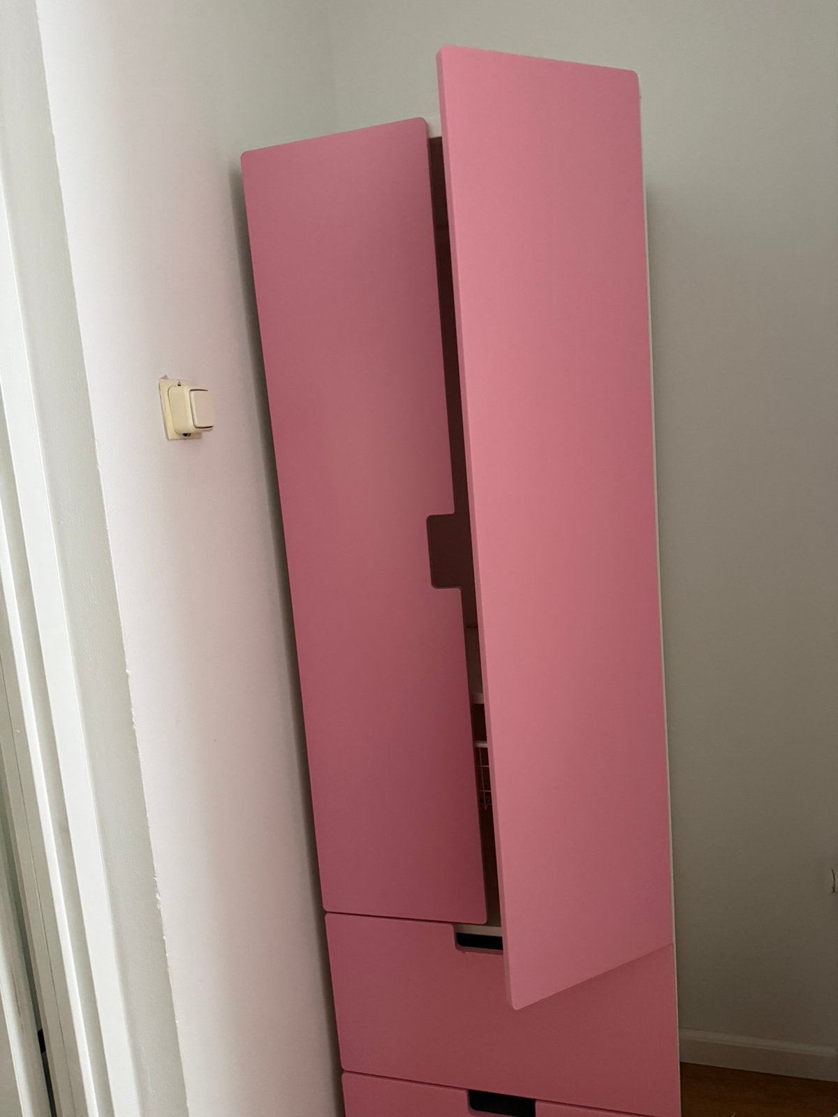 Deze mooi ikea kast mag snel weg, Huis en Inrichting, Kasten | Kledingkasten, Ophalen, Zo goed als nieuw, 25 tot 50 cm