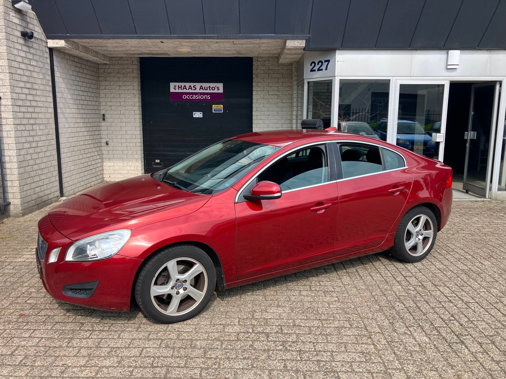 Volvo S60 2.0 D3 Kinetic / 5 CILINDER / APK MEI 2027 / DISTR, Auto's, Volvo, Voorwielaandrijving, Euro 5, Stof, Gebruikt