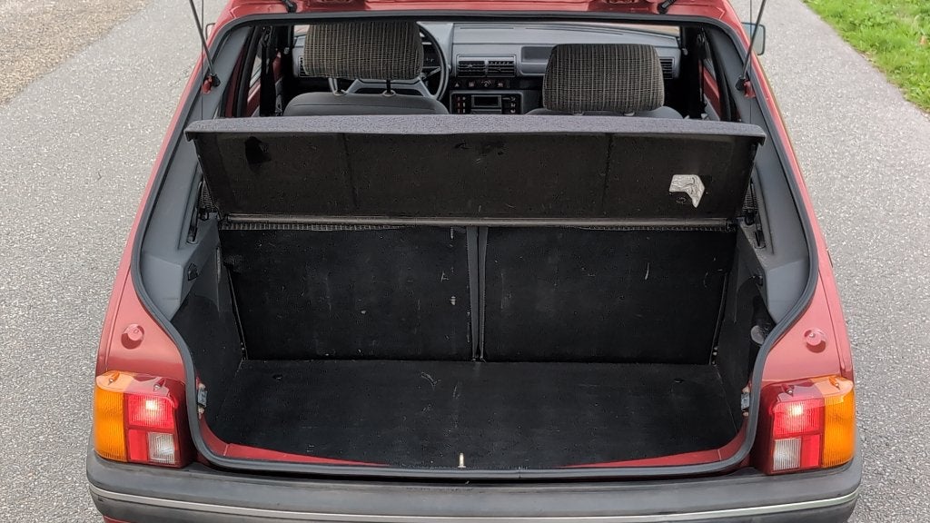 Peugeot 205 Bordeaux Rood 1.6 AUT | Oldtimer | APK | 62000km, foto 8