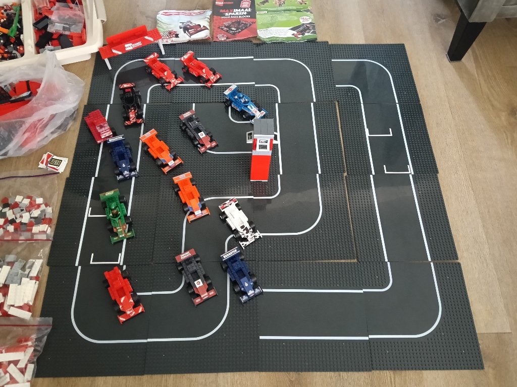 Bak vol Raceblocks, voor een F1-circuit met racewagens etc., Ophalen, Inclusief extra onderdelen, Lego, Zo goed als nieuw