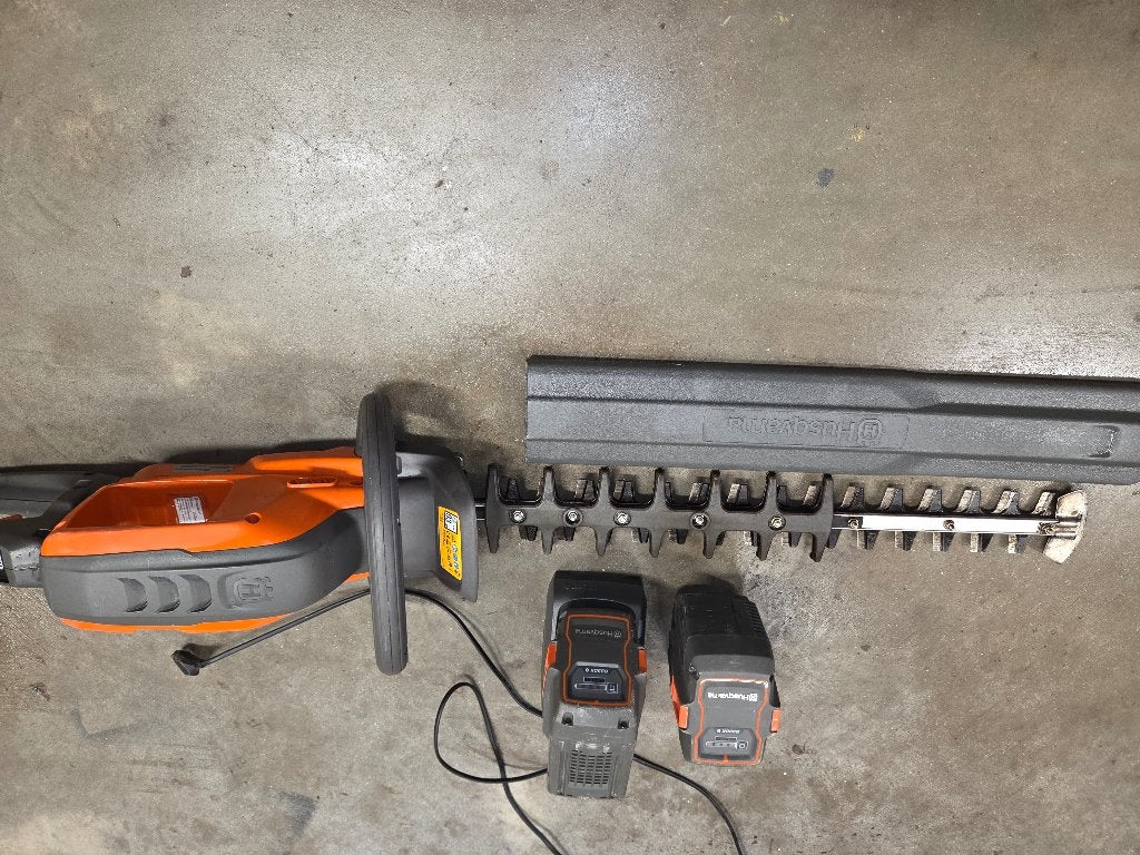 Husqvarna heggenschaar  inclusief accu's en lader, Ophalen, Zo goed als nieuw