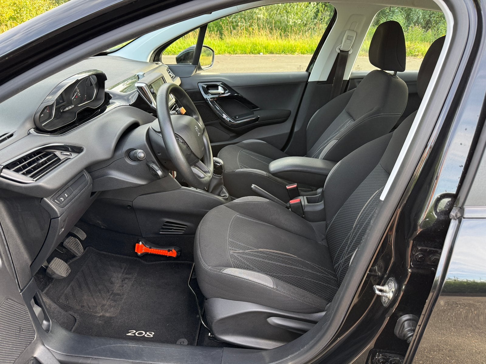 Peugeot 208 1.2 Airco | Cruise | Dealer Ondh | Lage KM | 5 D, Voorwielaandrijving, 1199 cc, Zwart, Origineel Nederlands