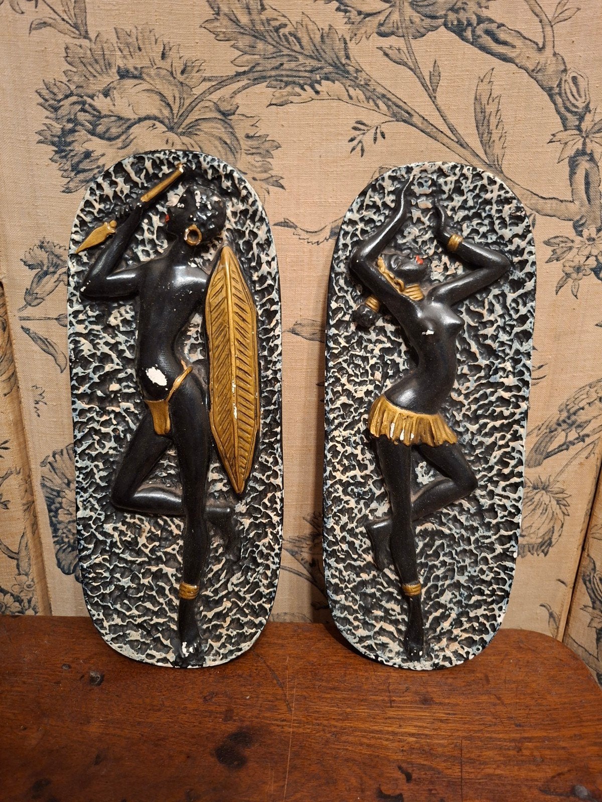Set van 2 Afrikaanse wanddecoraties - Beelden, Antiek en Kunst, Wanddecoratie, Afrika, Op te hangen, Zwart