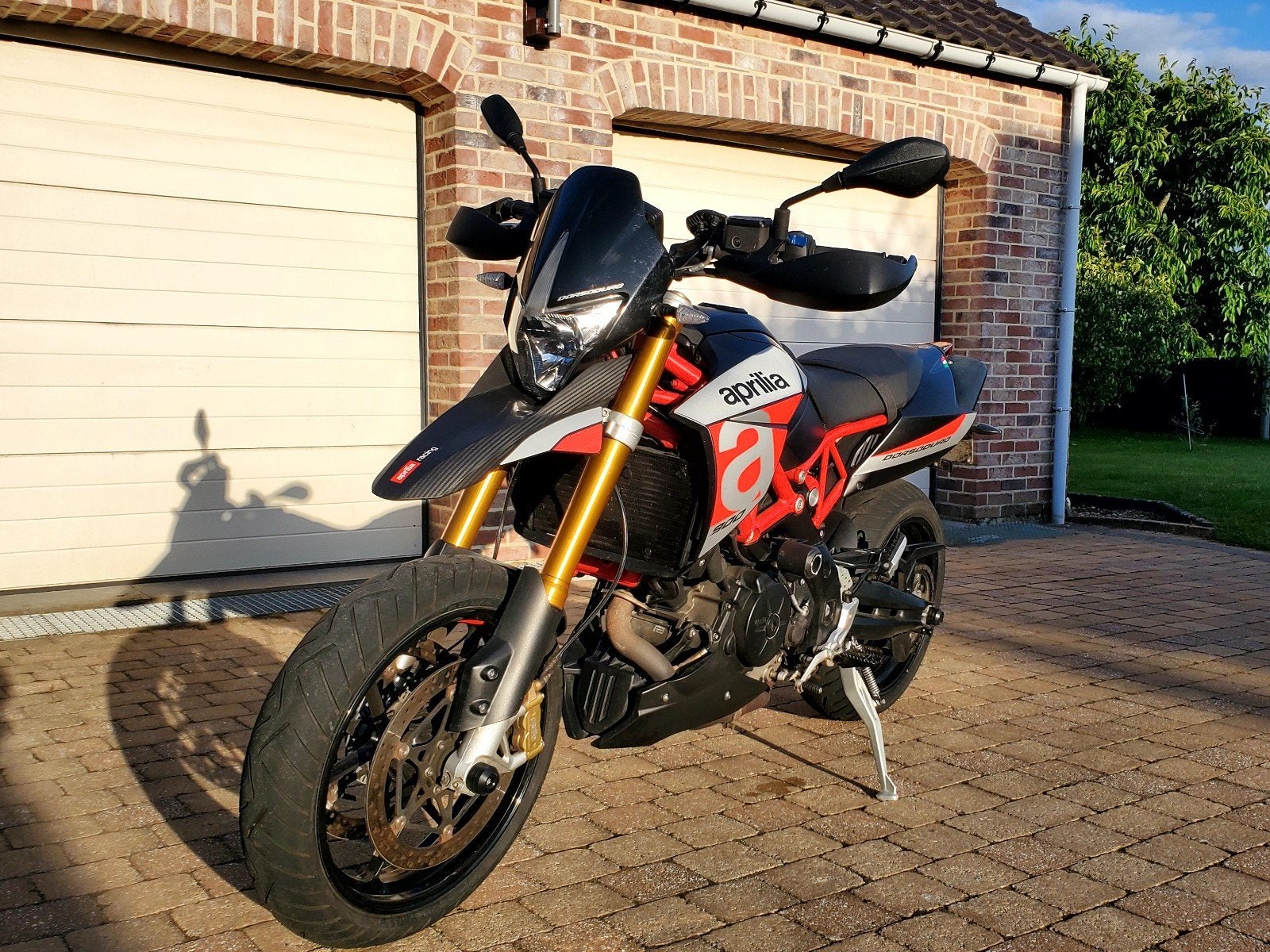 Aprilia Dorsoduro 900, Ophalen