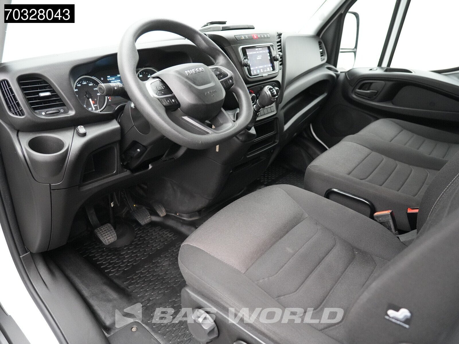Iveco Daily 35S16 Laadklep Bakwagen Navi Airco Cruise Camera, Auto's, Bestelauto's, Stof, Euro 6, Iveco, 160 pk