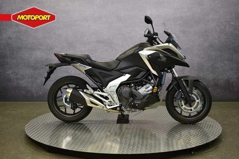 Honda NC 750 X DCT (bj 2021), Motoren, Motoren | Honda, Info@motoportwormerveer.nl, Honda Motor Europe, Bedrijf, Crystal Bldng B-Unit B11.2 Rivium Blv200
2909 LK  Capelle aan den IJsel, NL