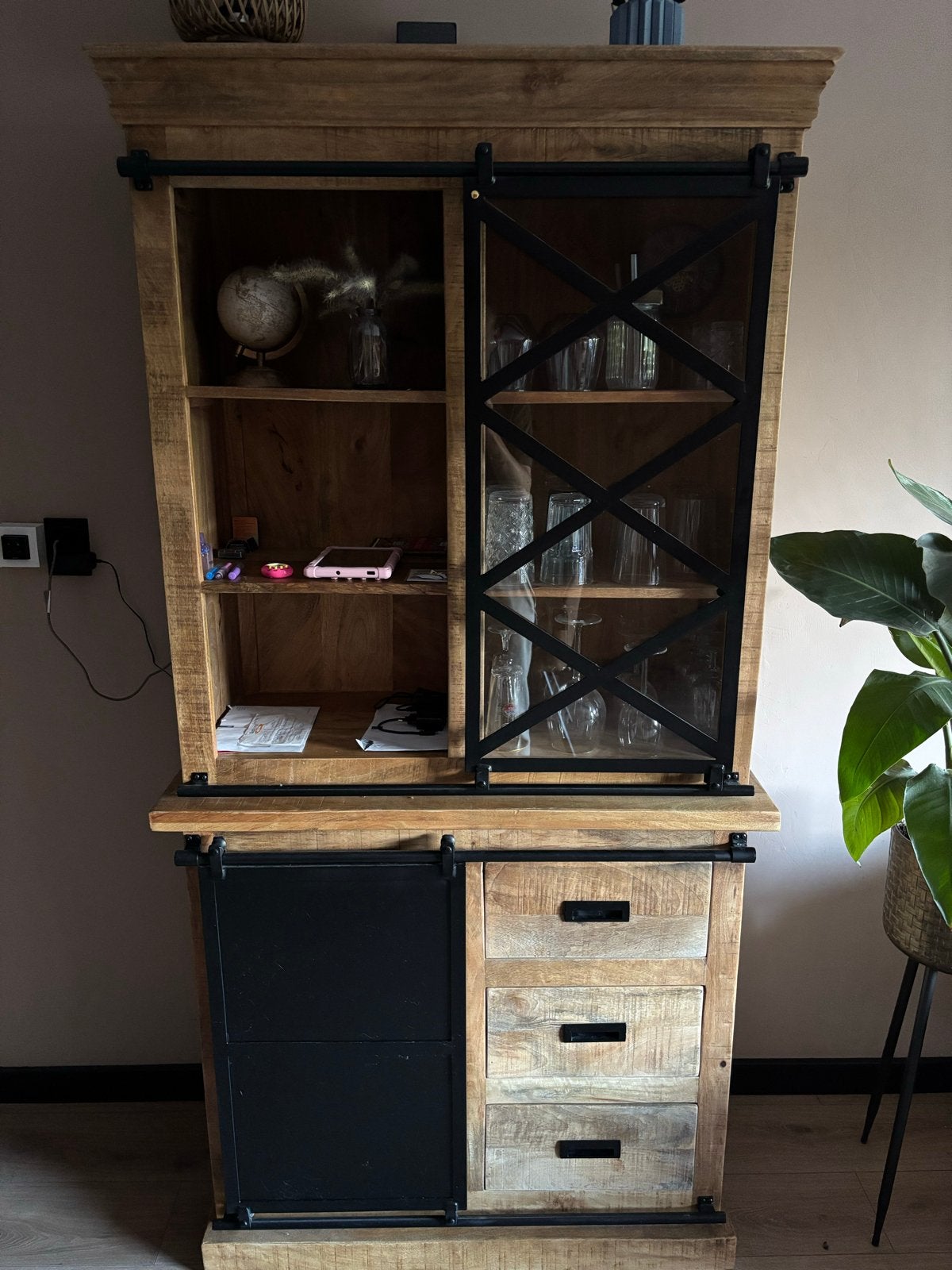 Mango houten kast met schuifdeuren en lades, Ophalen, 200 cm of meer, 50 tot 100 cm, Zo goed als nieuw
