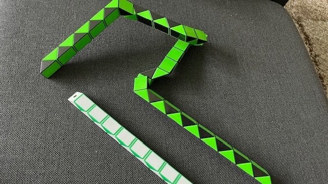 Magic snake puzzel 48 delig en 16 delig, Ophalen of Verzenden, 500 t/m 1500 stukjes, Gebruikt, Rubik's of 3D-puzzel