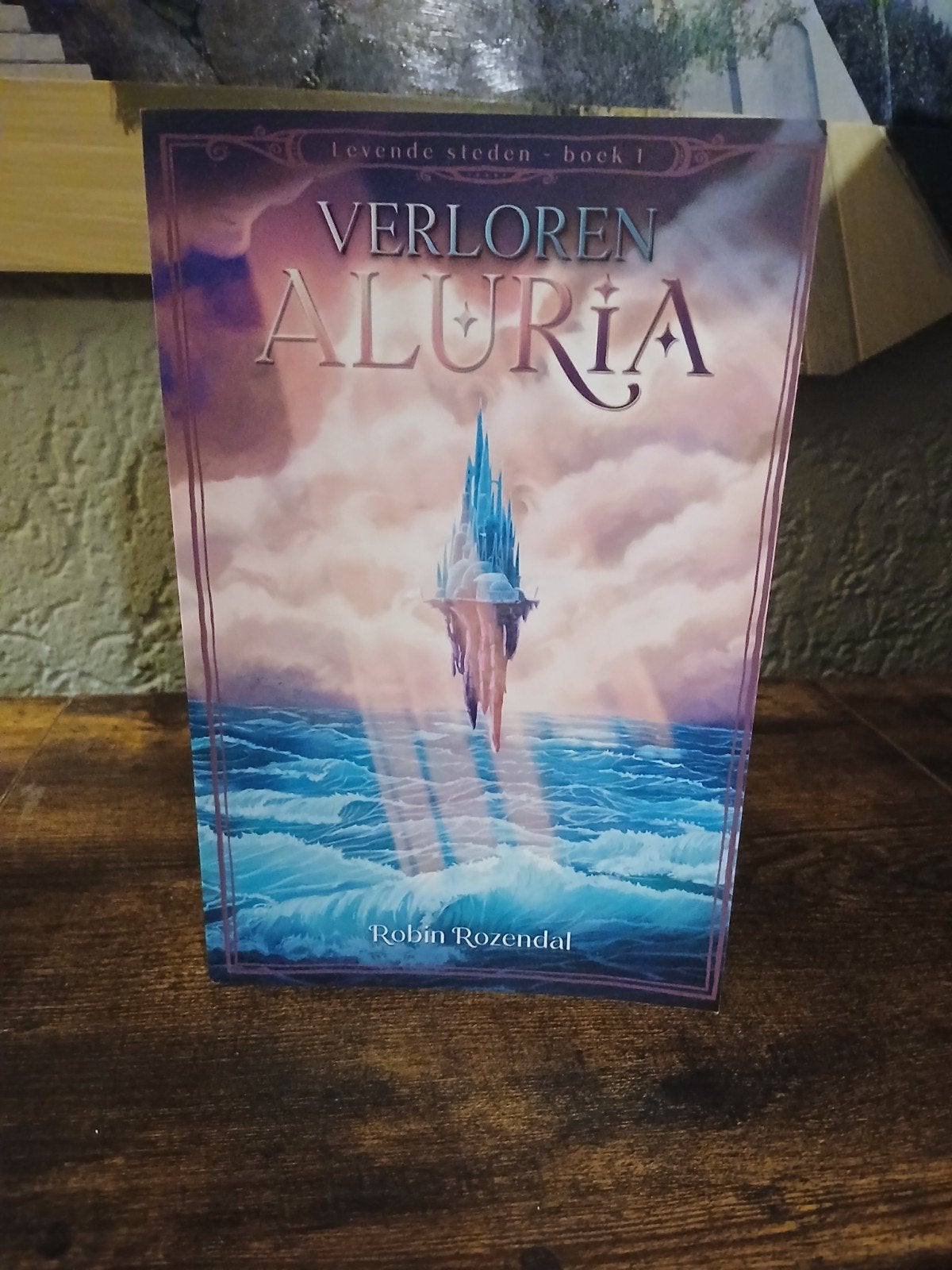 Verloren Aluria - Gesigneerd door Robin Rozendal, Ophalen of Verzenden, Zo goed als nieuw, Robin Rozendal