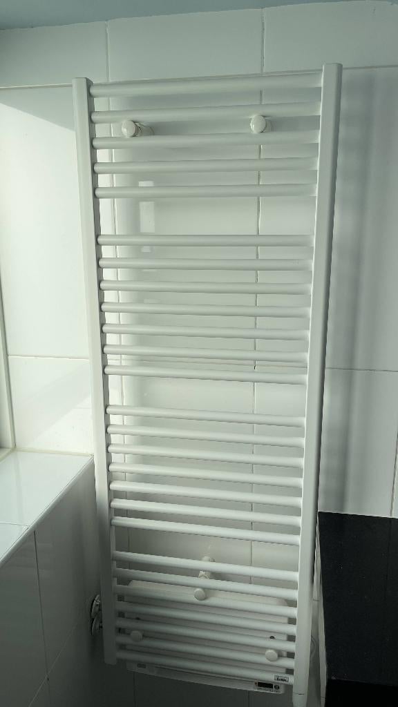 Vasco Iris-A 1750W badkamer radiator + blower + RF, Doe-het-zelf en Verbouw, Verwarming en Radiatoren, Ophalen, Radiator, Minder dan 60 cm