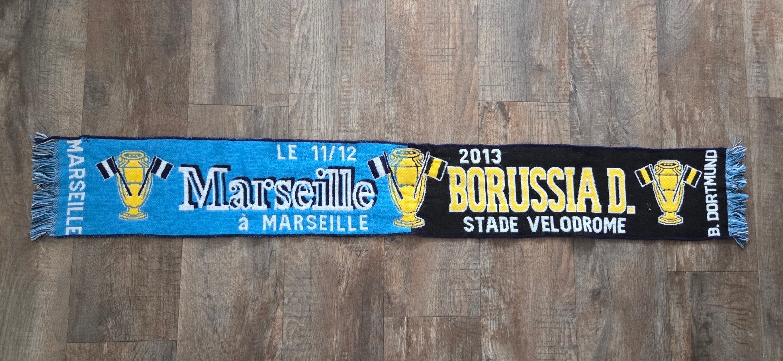 Sjaal Olympique Marseille - Borussia Dortmund, Ophalen of Verzenden, Zo goed als nieuw, Buitenlandse clubs, Vaantje of Sjaal