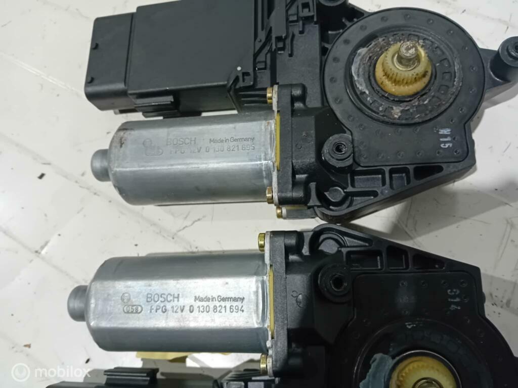 Raammotor Volkswagen Passat 3B4837751EG 3B4837752EG, Gebruikt, Ophalen of Verzenden