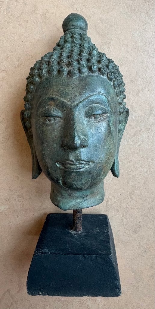 Oud bronzen Boeddha hoofdje, 17 cm, Op standaard, Ophalen of Verzenden, Brons