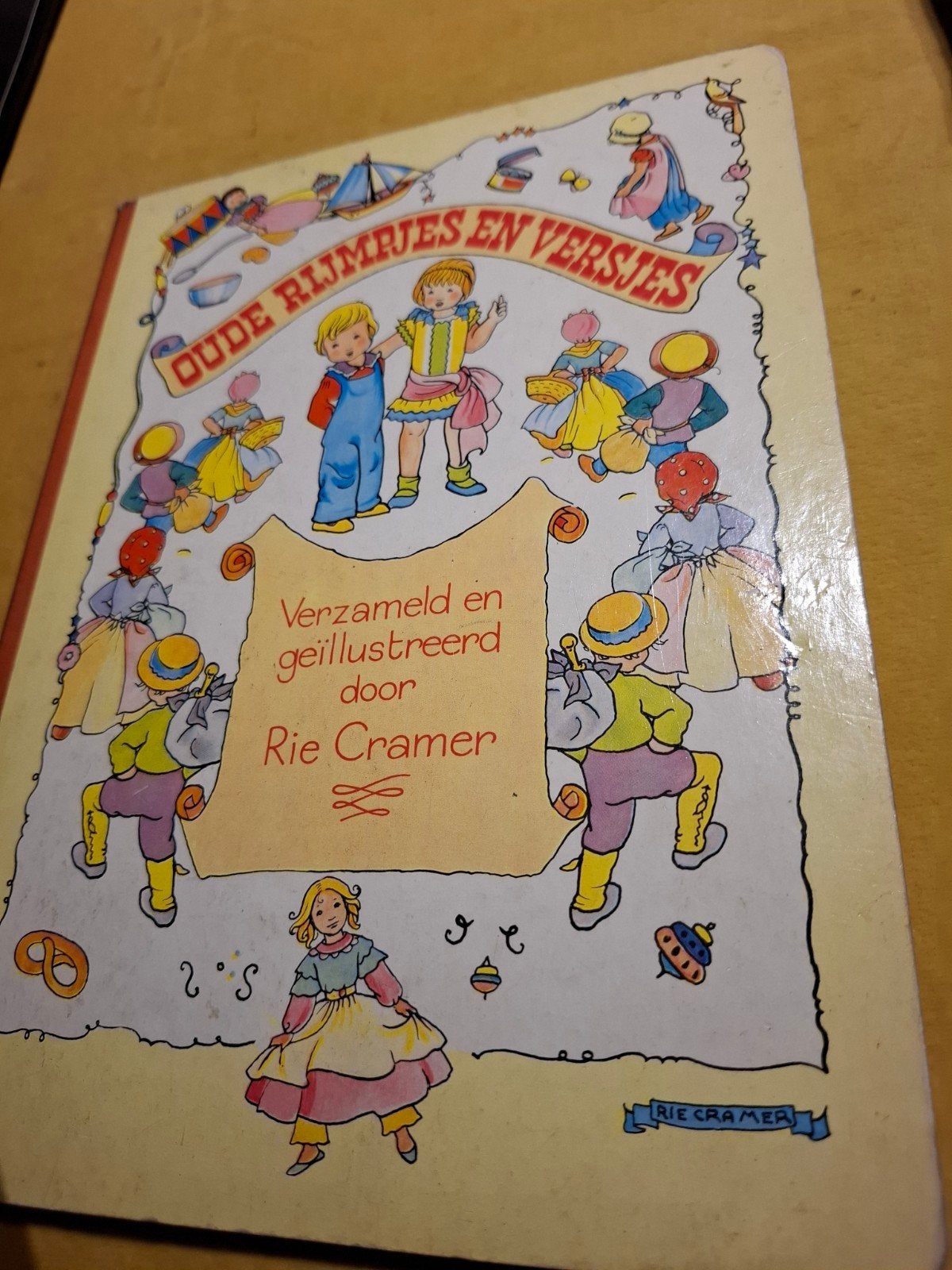 Oude Rijmpjes en Versjes - Rie Cramer, Ophalen of Verzenden, Gelezen, Rie Cramer