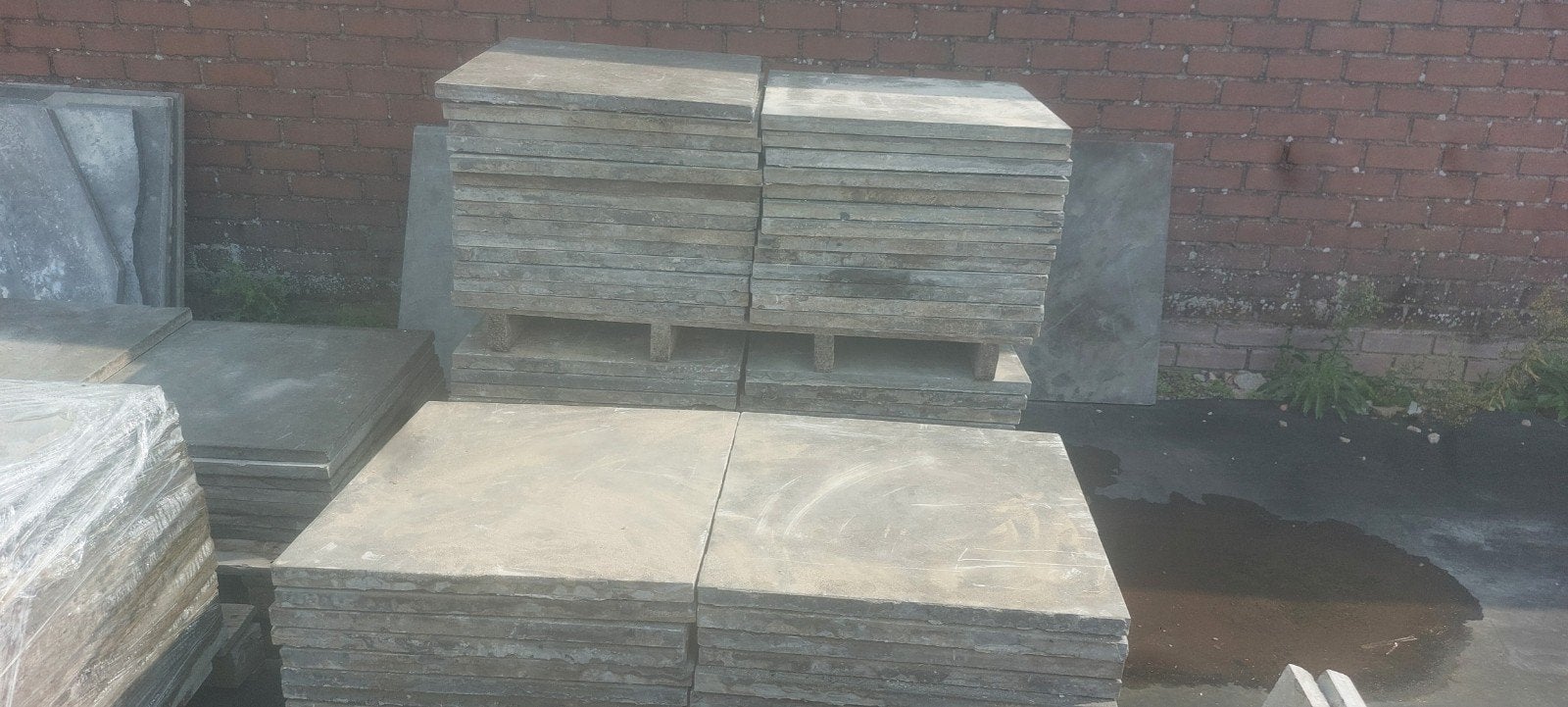 Foto 2 van 20 m2 Chinees hardsteen terrastegels, 60x60x3 cm.