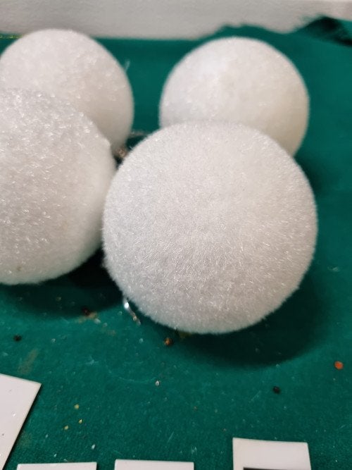 Kerstballen wit sneeuw 4 stuks, [a627], Diversen, Kerst, Ophalen of Verzenden, 'T Olde Gre-j, Info@toldegrej.nl, Endepoelstraat 20f Didam