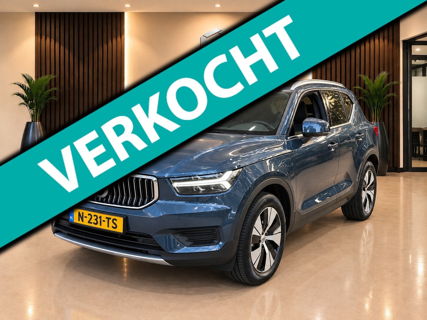 Volvo XC40 1.5 T4 Recharge Inscription|Trekhaak|Panoramadak|, Auto's, Dealer onderhouden, 1800 kg, Euro 6, Blauw