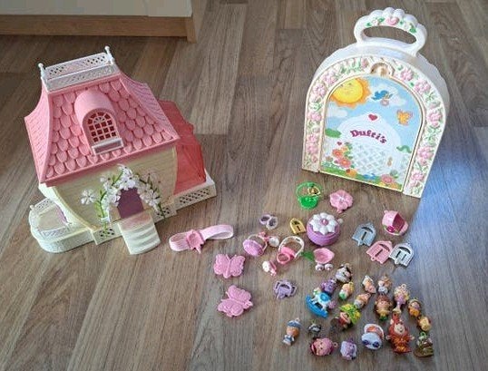Dufti Charmkins poppetjes, Speelhuisje, Draagkoffer en meer!, Ophalen of Verzenden, Gebruikt, Poppenhuis