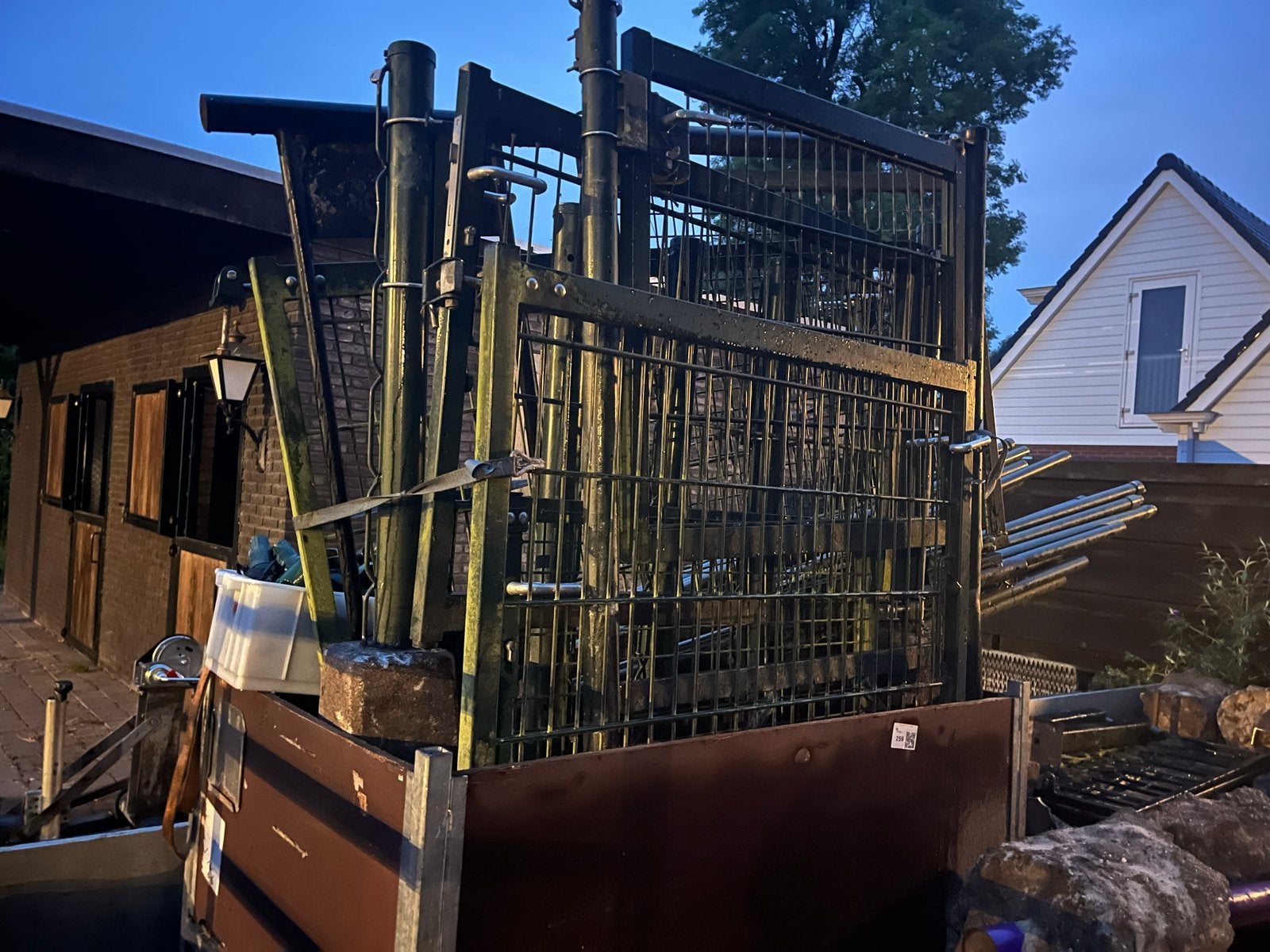 Partij draaipoorten en hekwerken met betonvoeten, Met poort, Gebruikt, Overige typen, Ophalen of Verzenden