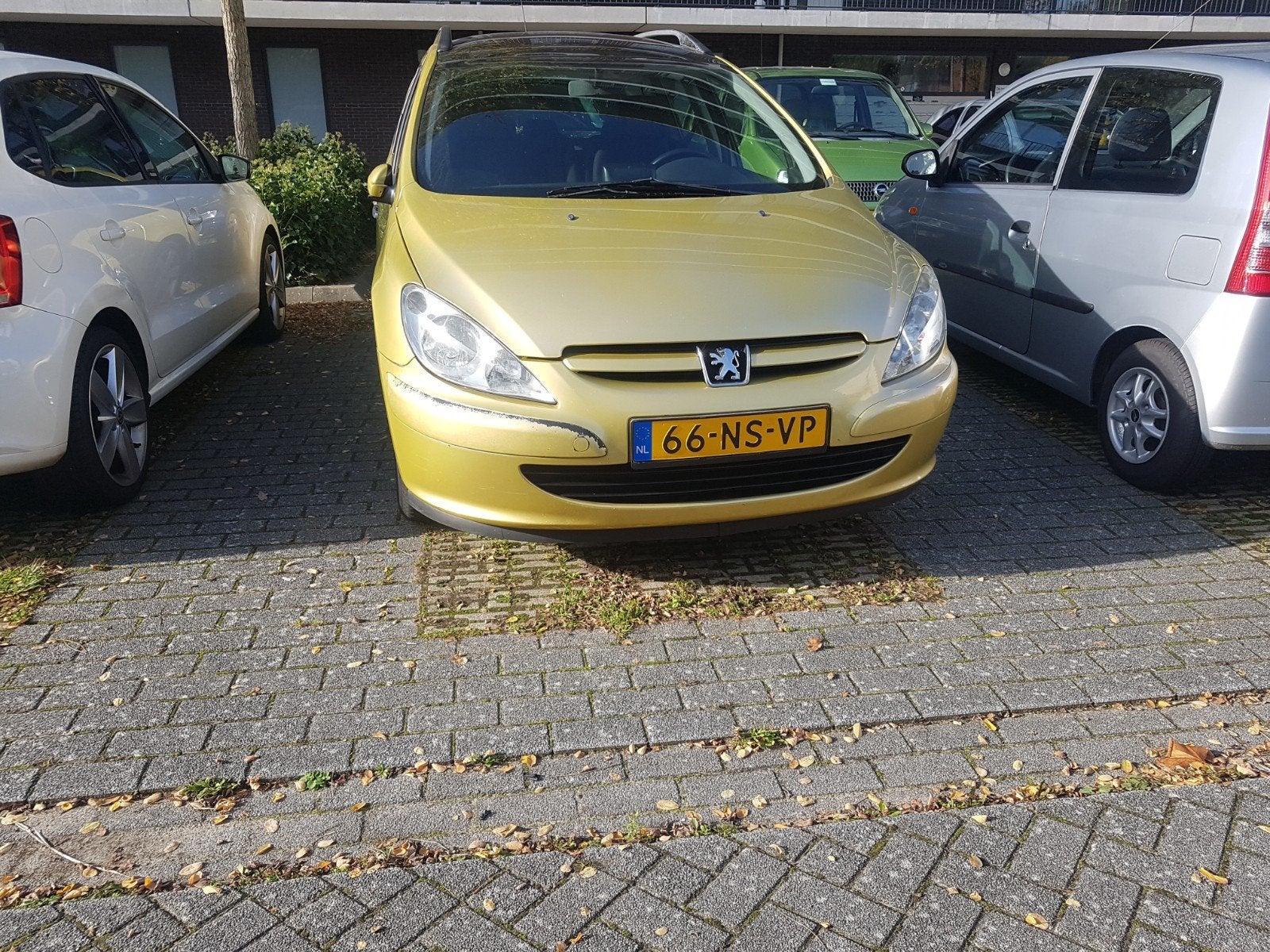 Peugeot 307 2.0 16V SW AUT 2004 Geel  km240,000, 4 cilinders, 7 stoelen, Particulier, 1500 kg