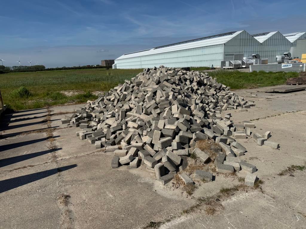 Te koop 100m2 straatstenen, kleur grijsgrind, 50 tot 150 cm, Ophalen of Verzenden, 10 m² of meer, 10 tot 30 cm