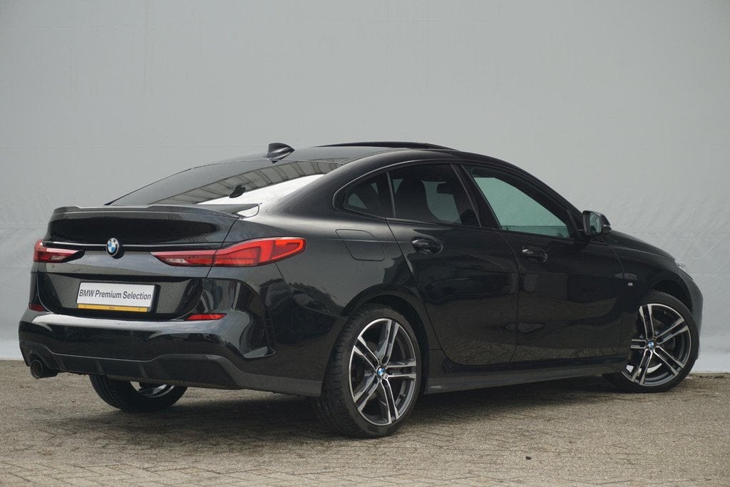BMW 2 Serie Gran Coupé 218i M Sport Pano Hifi, Auto's, BMW, Gebruikt, 1350 kg, Met garantie (alle), Zwart