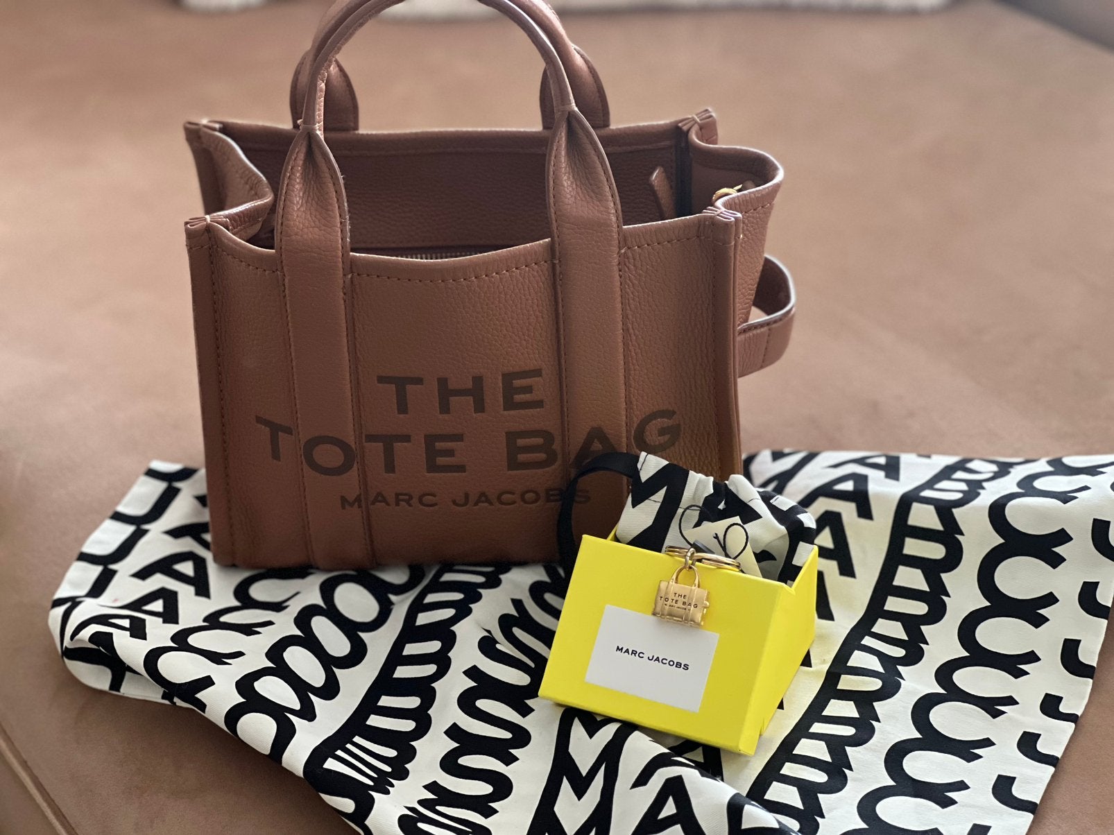 Marc Jacobs The Tote Bag, Ophalen, Zo goed als nieuw, Bruin, Handtas
